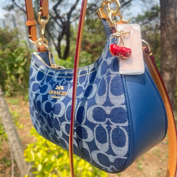 Coach Teri Shoulder Bag In Signature Denim - Picture 8 of 8